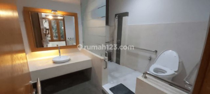 Rumah disewakan di Pondok Indah Jakarta Selatan